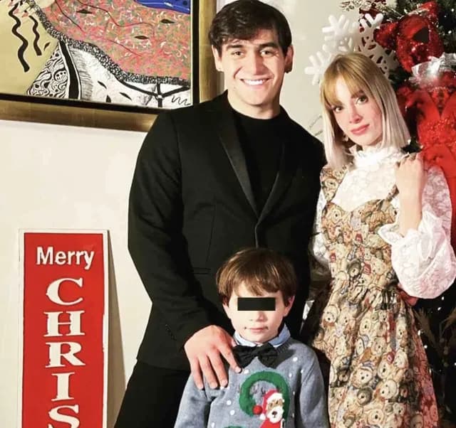 Julián Figueroa con esposa e hijo