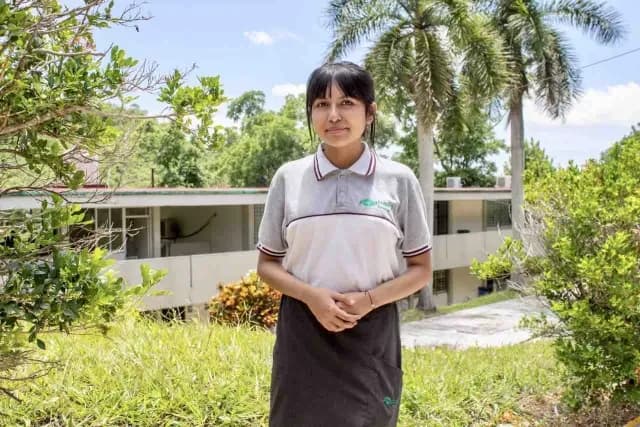 Ángela Olazarán en su plantel del Conalep