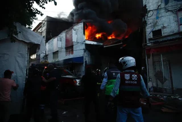 Incendio en bodega de Tepito