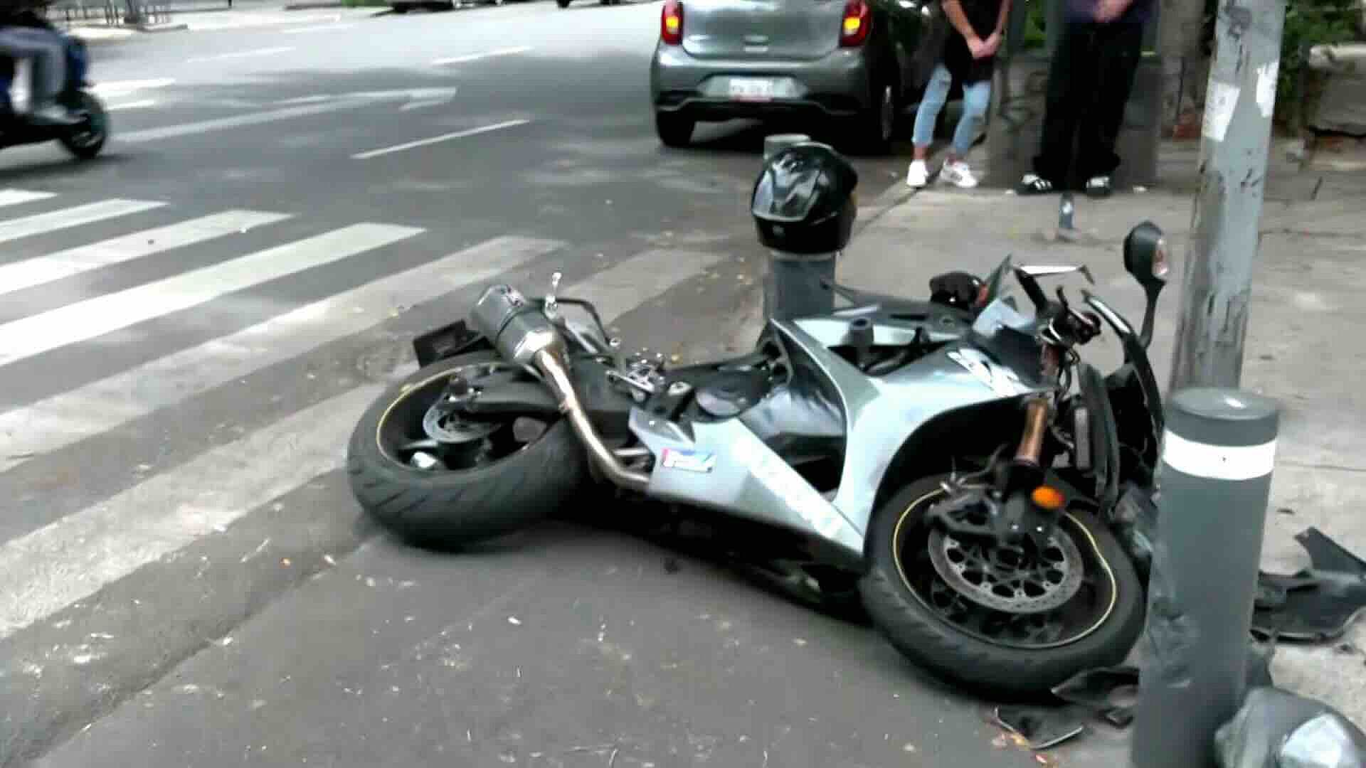Motociclista Chocó contra Camioneta en Río Nazas y Río Tíber en la CDMX
