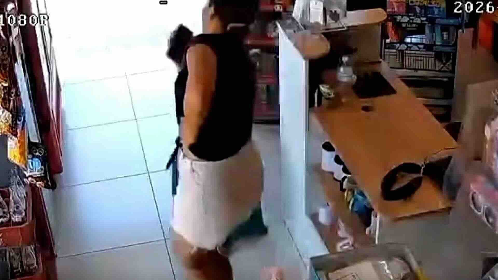 VIDEO: Joven Fue Atacada con Arma Blanca Dentro de Papelería en Puerto Vallarta
