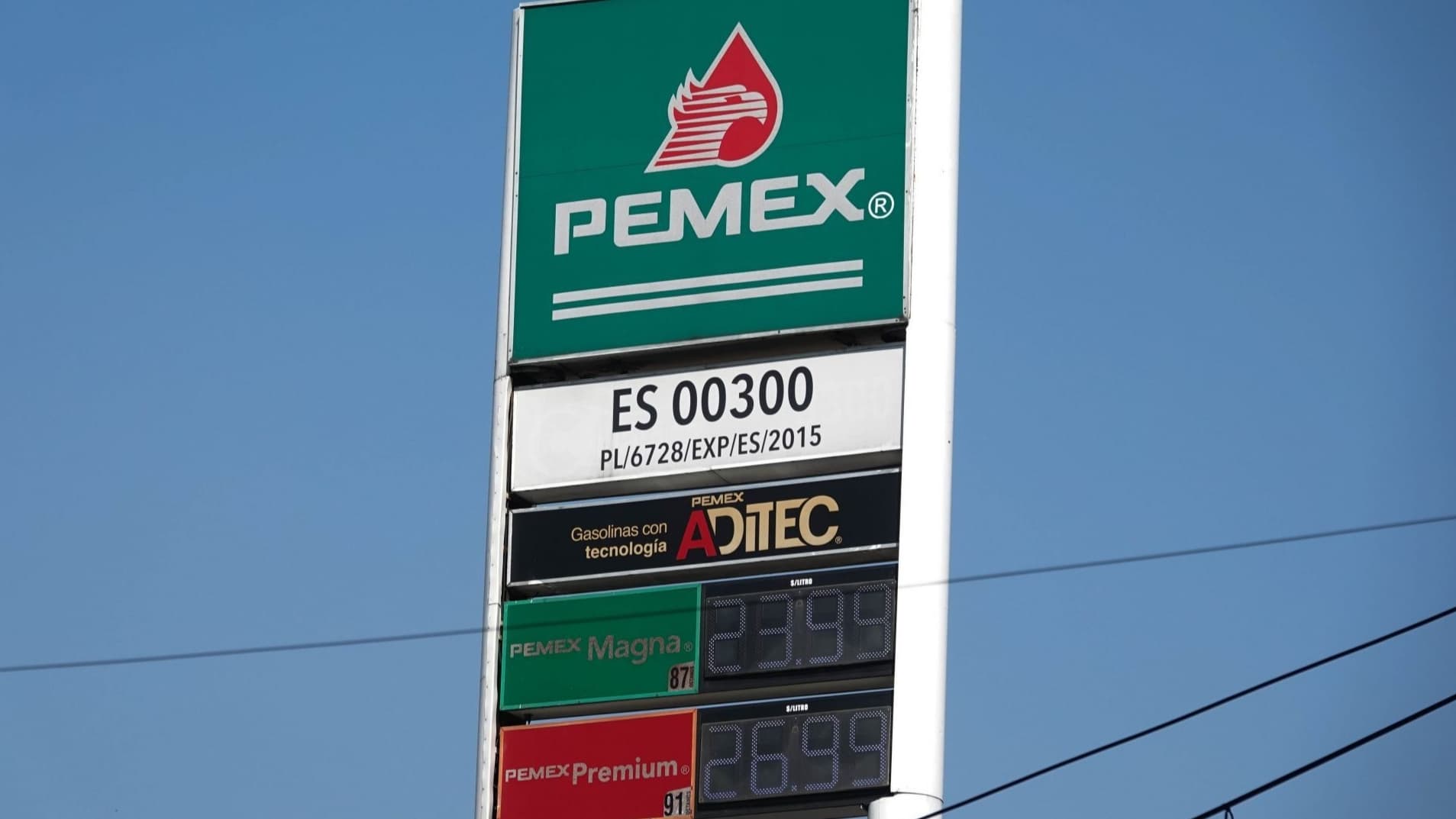 Sheinbaum Acuerda con Gasolineros Plan para Bajar el Precio del Diésel en México