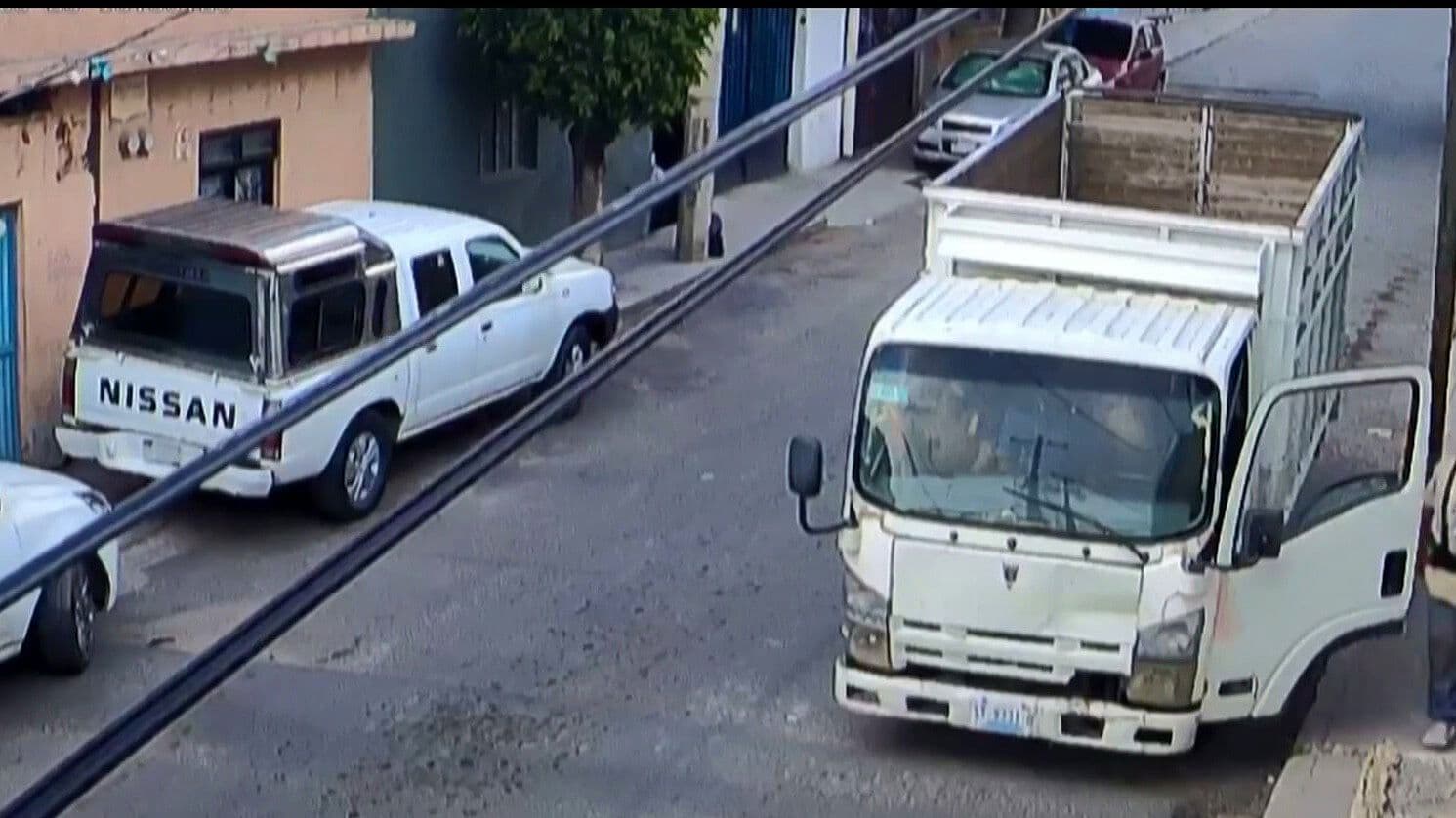VIDEO: Chofer de Carga Noquea a Hombre de una Patada y Huye en Querétaro
