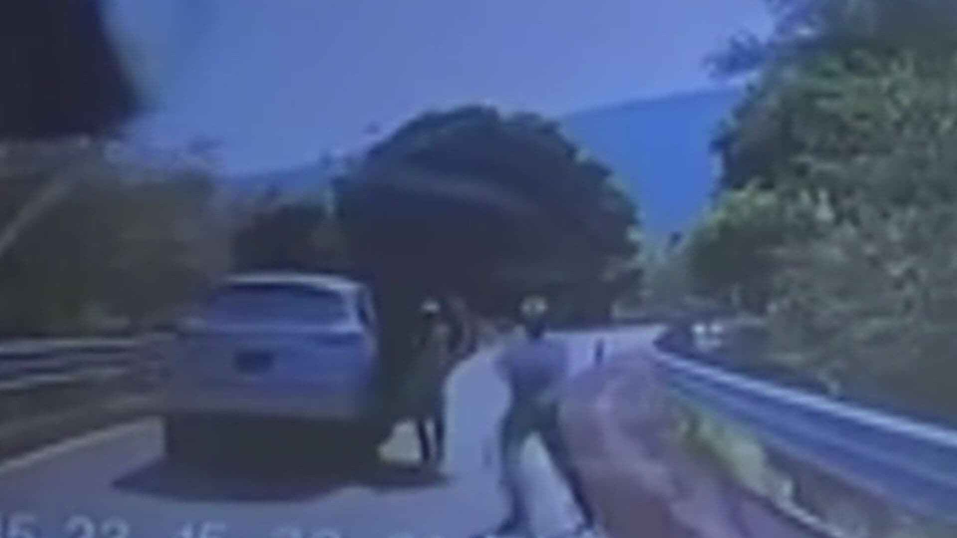 VIDEO: Sujetos Armados Intentan Asaltar a Conductor en Carretera a Taxco, Guerrero