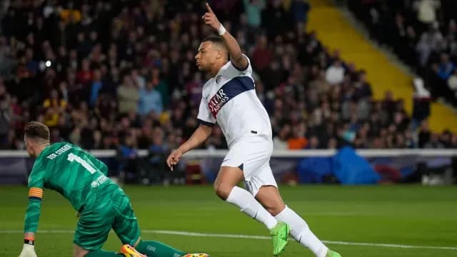 Mbappé consiguió un doblete. Foto: AP