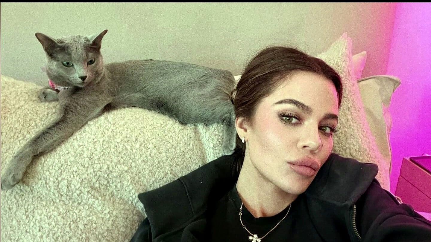 Khloe Kardashian Admite que Amputó las Garras de sus Gatos y le Llueven Críticas