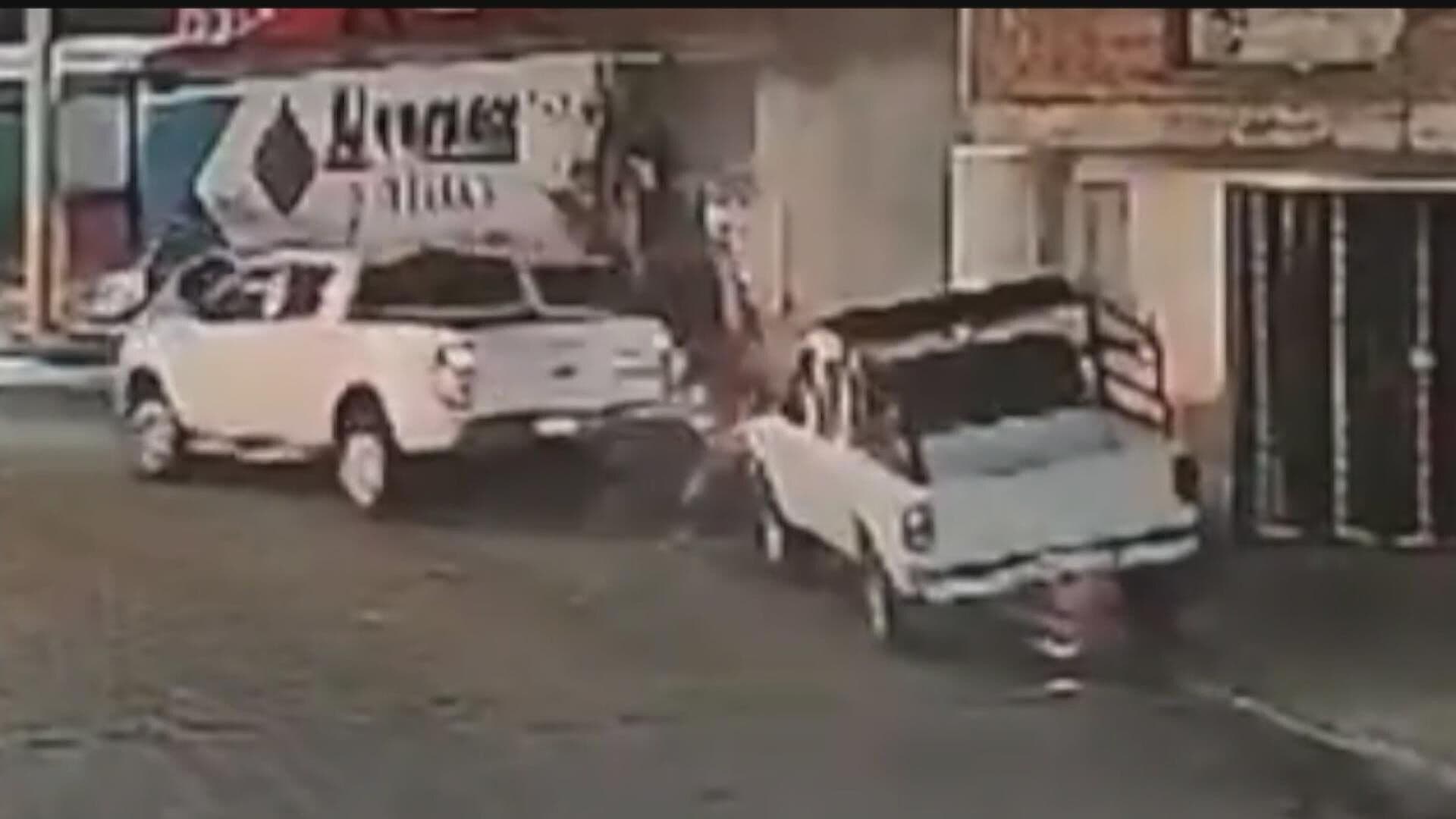 VIDEO: Conductor Ebrio Arrolla a Tres Jóvenes y Huye del Lugar en Tlaxcala
