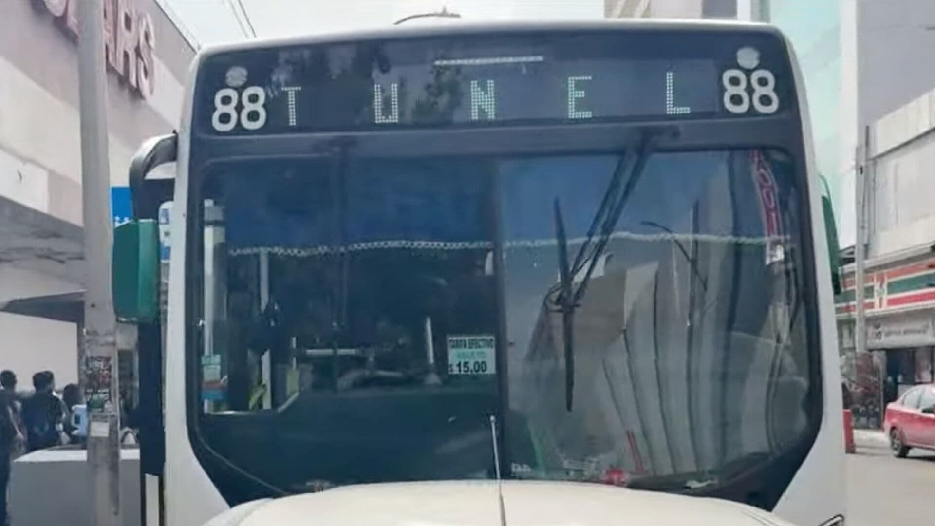 Choque Entre Dos Transportes Públicos Deja Cuatro Lesionados en el Centro de Monterrey