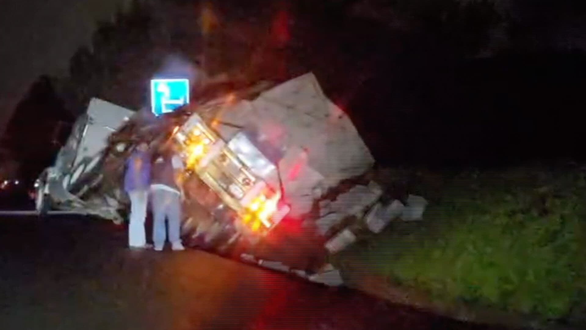 Accidente Tractocamión Volcadura Autopista Amozoc Perote Bloqueo Parcial