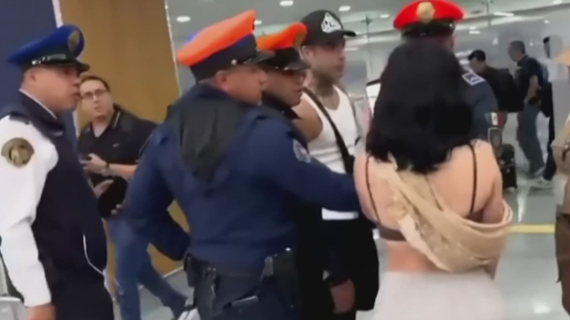 ¿Liberaron a Alejandro Darrechi? Así lo Arrestaron por Discriminar en AICM