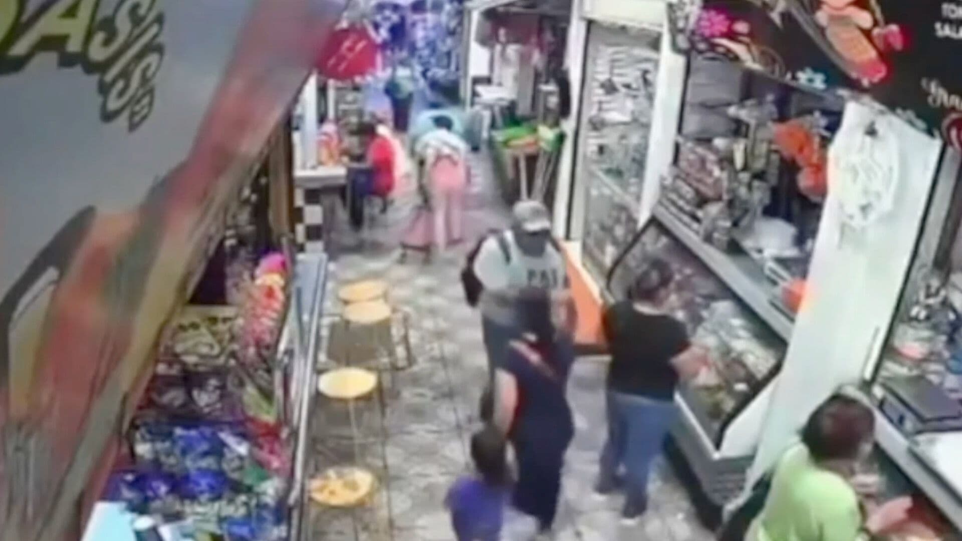 Hombre es Buscado en Salamanca por Agredir a Una Mujer y Un Niño en el Mercado Tomás Esteves