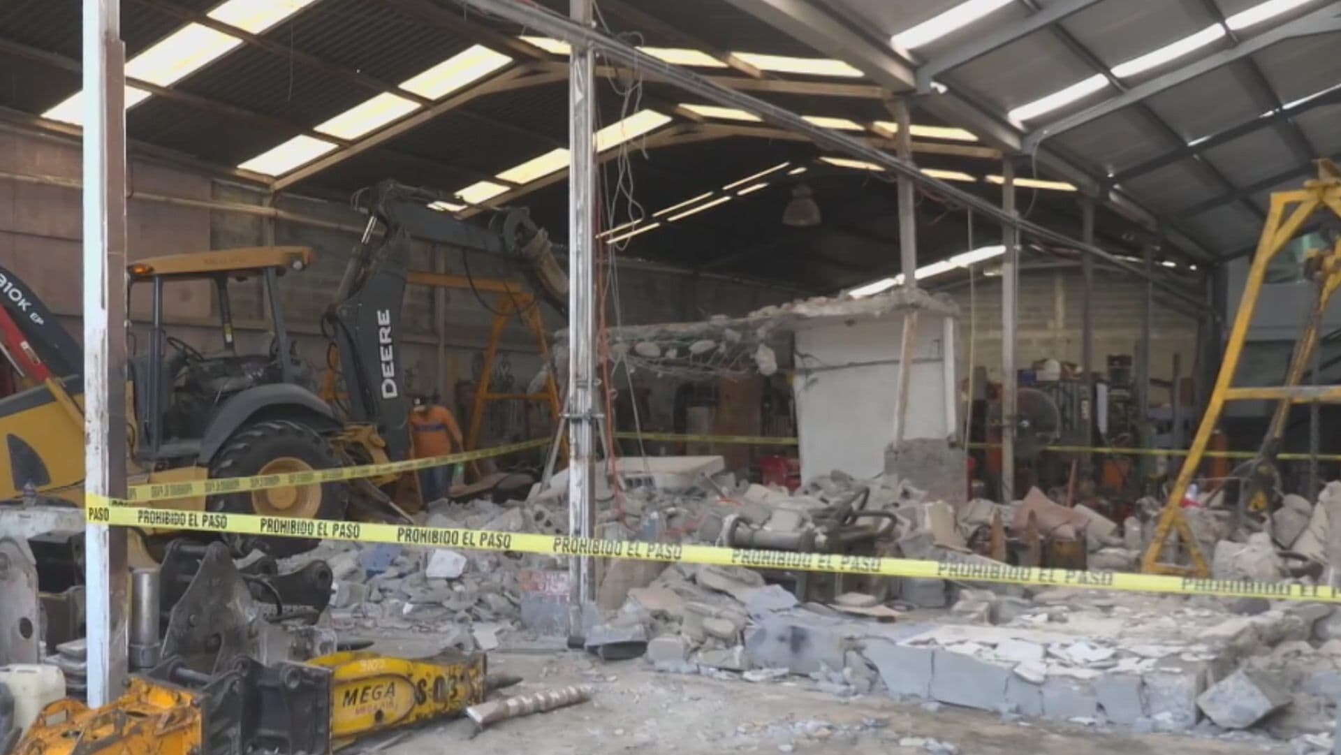 Derrumbe en Bodega Deja Tres Heridos en Colonia Industrial en Monterrey