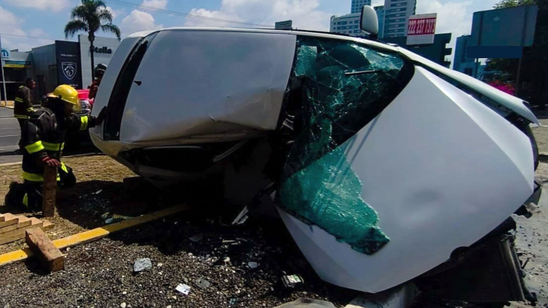 Muerto Volcadura Accidente Automóvil Vía Atlixcáyotl La Vista Puebla