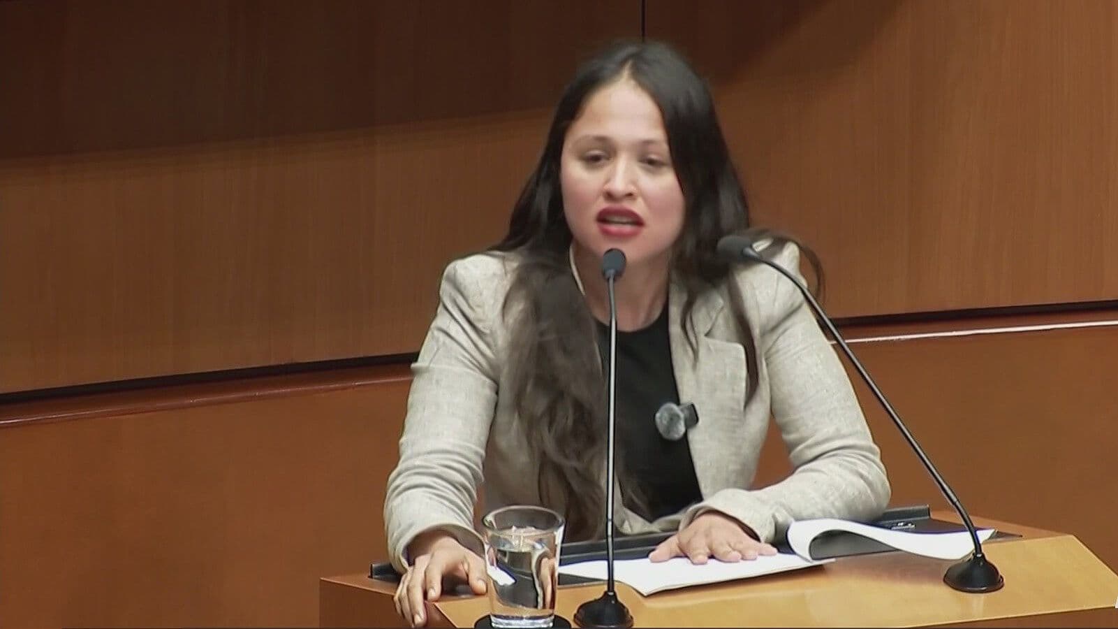 Legisladores de Oposición Dan la Espalda Durante Sesión y Diputada de Morena Reacciona Así