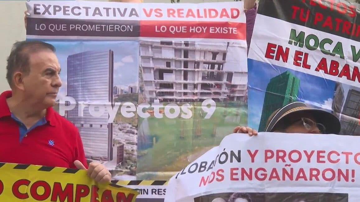 Protestan Afectados de Proyectos 9 Frente a Palacio de Justicia en Monterrey