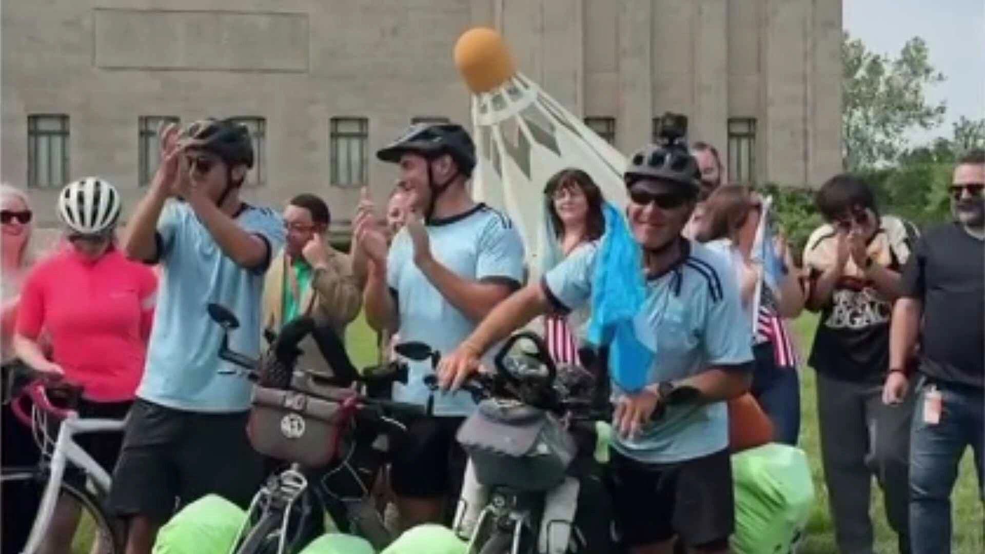 Pedalean de Argentina a EUA para Ver a su País en Mundial 2026