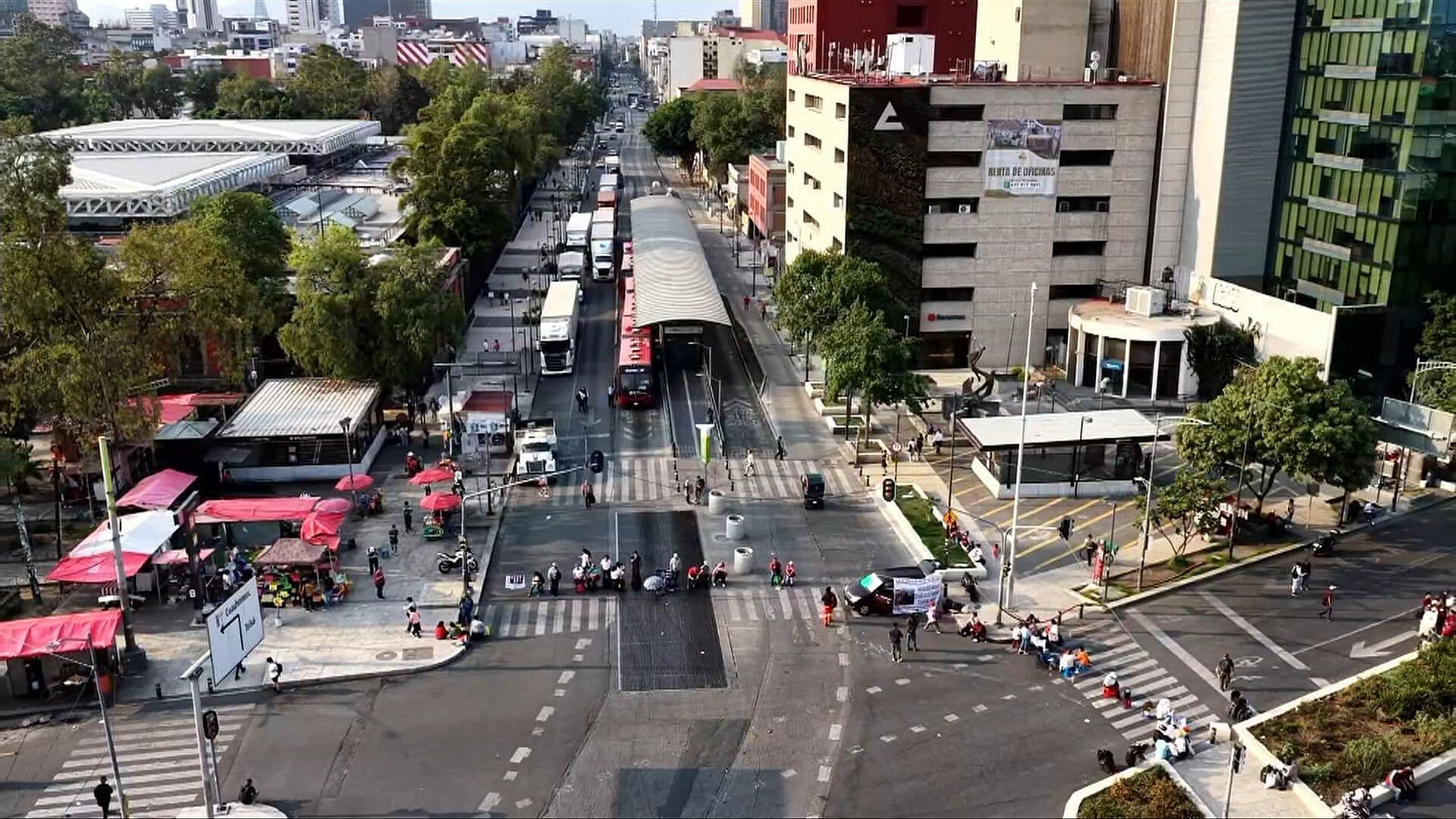 Nueve Horas de Caos: Comerciantes Ciegos Bloquean Balderas y Chapultepec, en CDMX