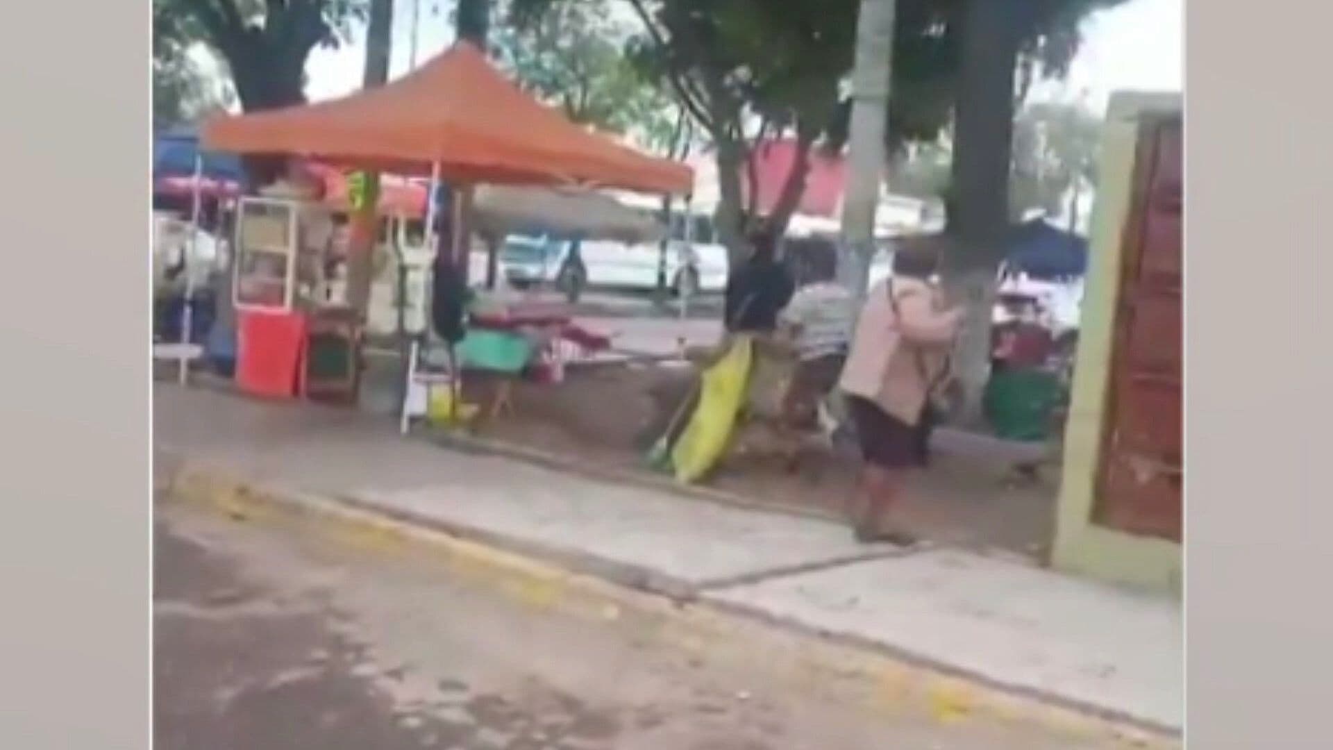 Momento Exacto de Pánico por Balacera en Mercado Morelos, en Puebla