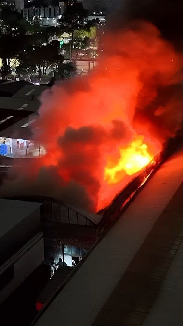 Desde el Aire: Así se ve el Incendio en Inmediaciones del Mercado de Jamaica