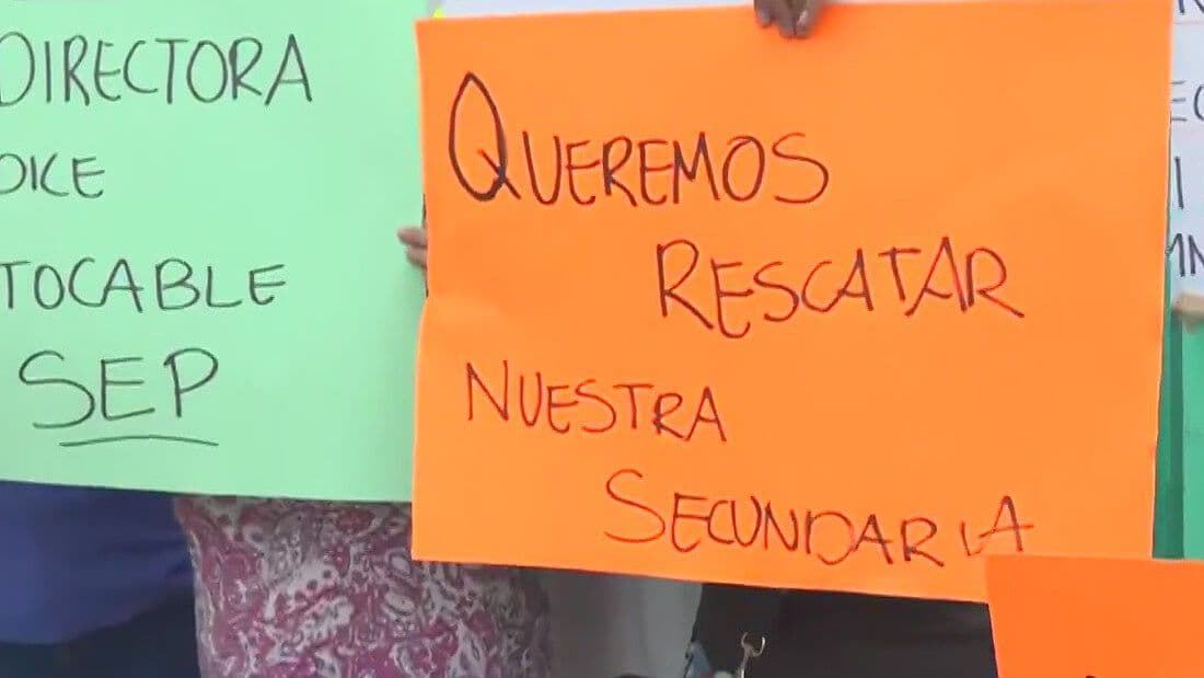 Exigen Mamás Destitución de Directora de la Secundaria 7 en Monterrey