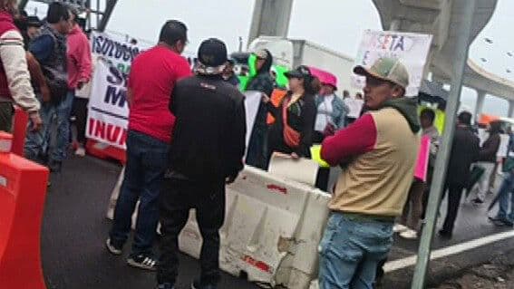 Bloqueo en la México-Cuernavaca Hoy; Manifestantes Toman la Caseta de Tlalpan