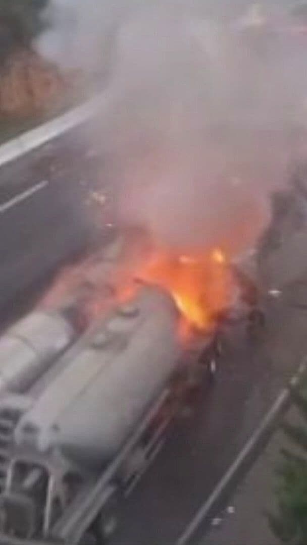 Así Fue el Momento de Incendio de Tráileres en la Chamapa-Lechería Hoy 5 de Junio 2026