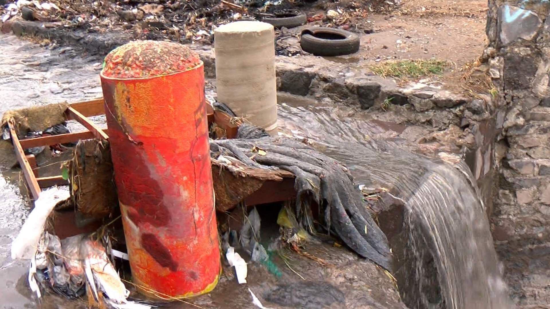 Por Acumulación de Basura, Se Desborda el Canal del Jagüey Tras Lluvia en Guadalajara