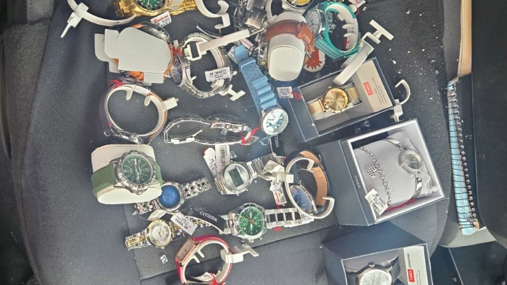 Asalto Hoy a Tienda Departamental y Persecución en Coyoacán: Detienen a Tres y Recuperan 26 Relojes
