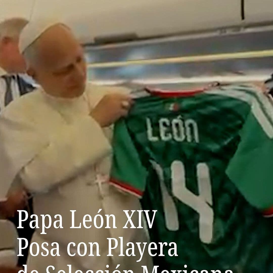 Papa León XIV Posa con Playera de Selección Mexicana