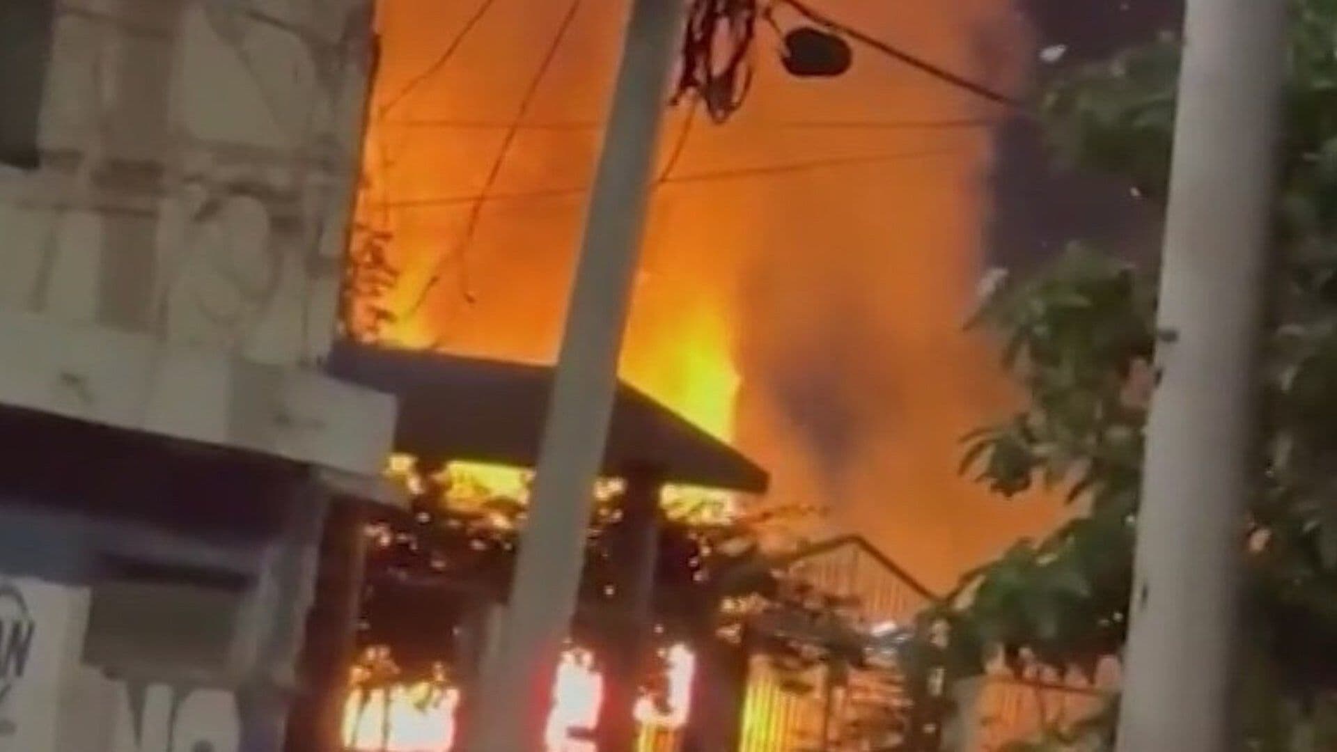 Incendio Consume Casa y Vehículo en Col. San Francisco