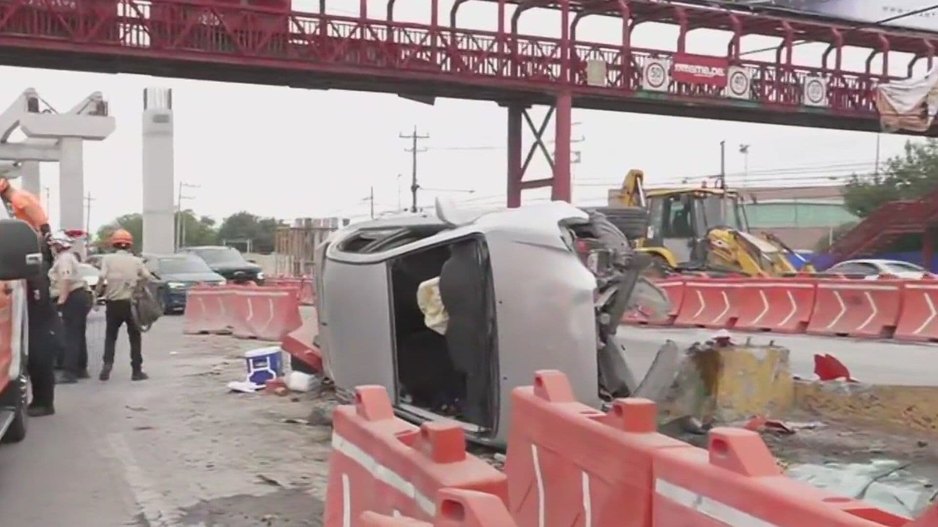Deja 3 Lesionados Estrellamiento- Volcadura con Puente en Apodaca