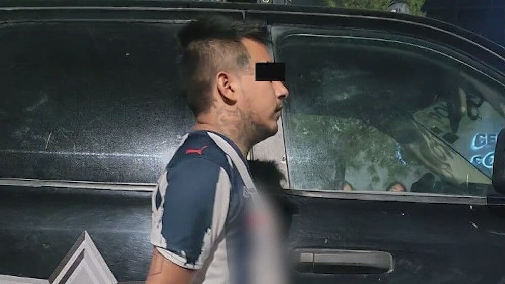 Se Pasa El Semáforo en Rojo, Lo Detienen; Lo Buscaban por Presunto Feminicidio en Monterrey