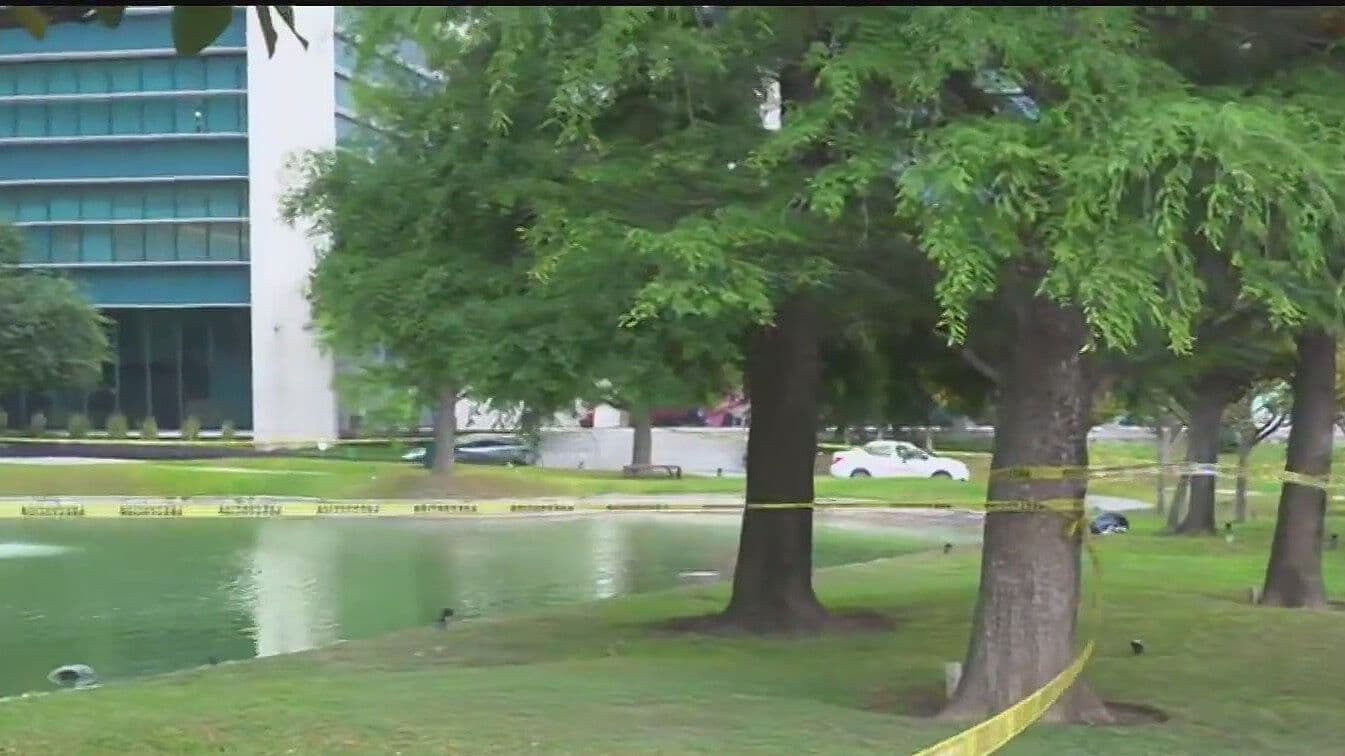 Encuentran a Hombre Ahogado en Lago de Corporativo en Monterrey