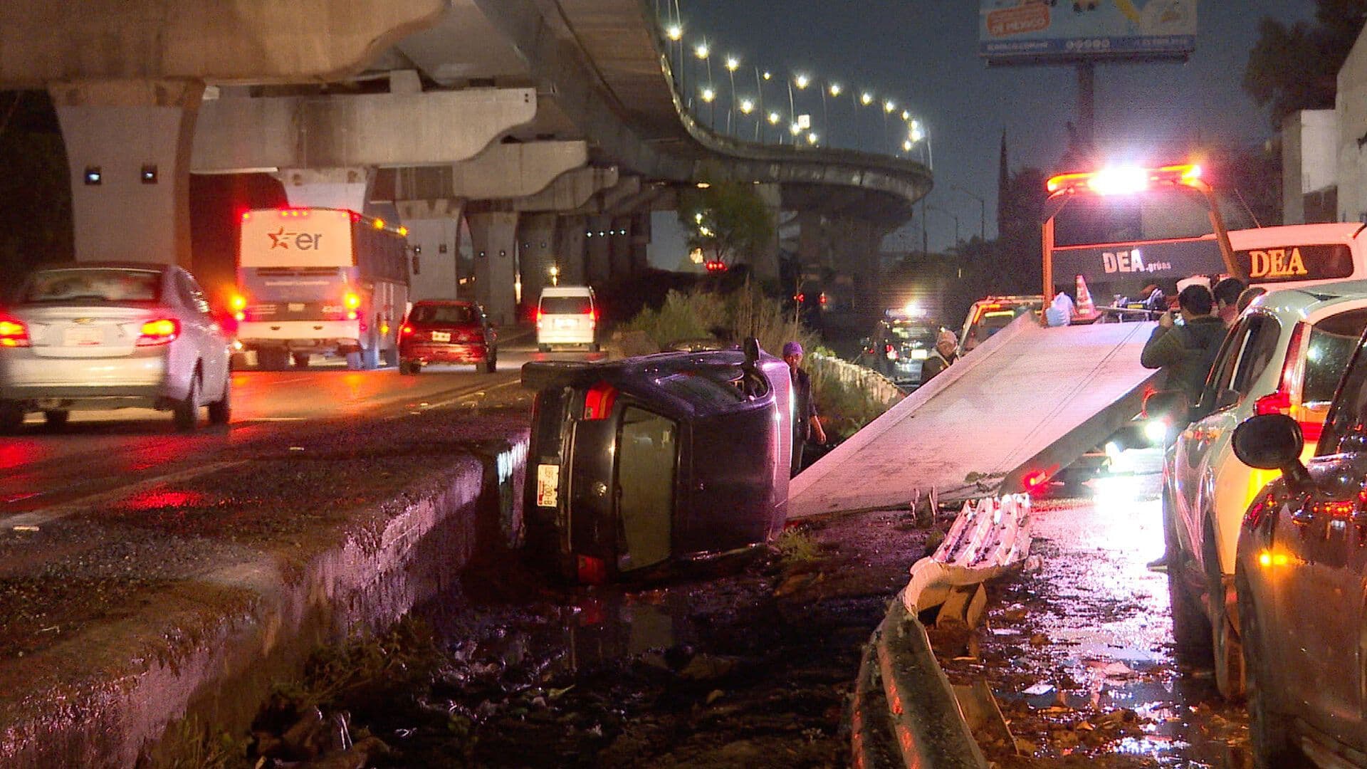 Accidente Volcadura Automóvil Desnivel Autopista Puebla Orizaba San Felipe Hueyotlipan
