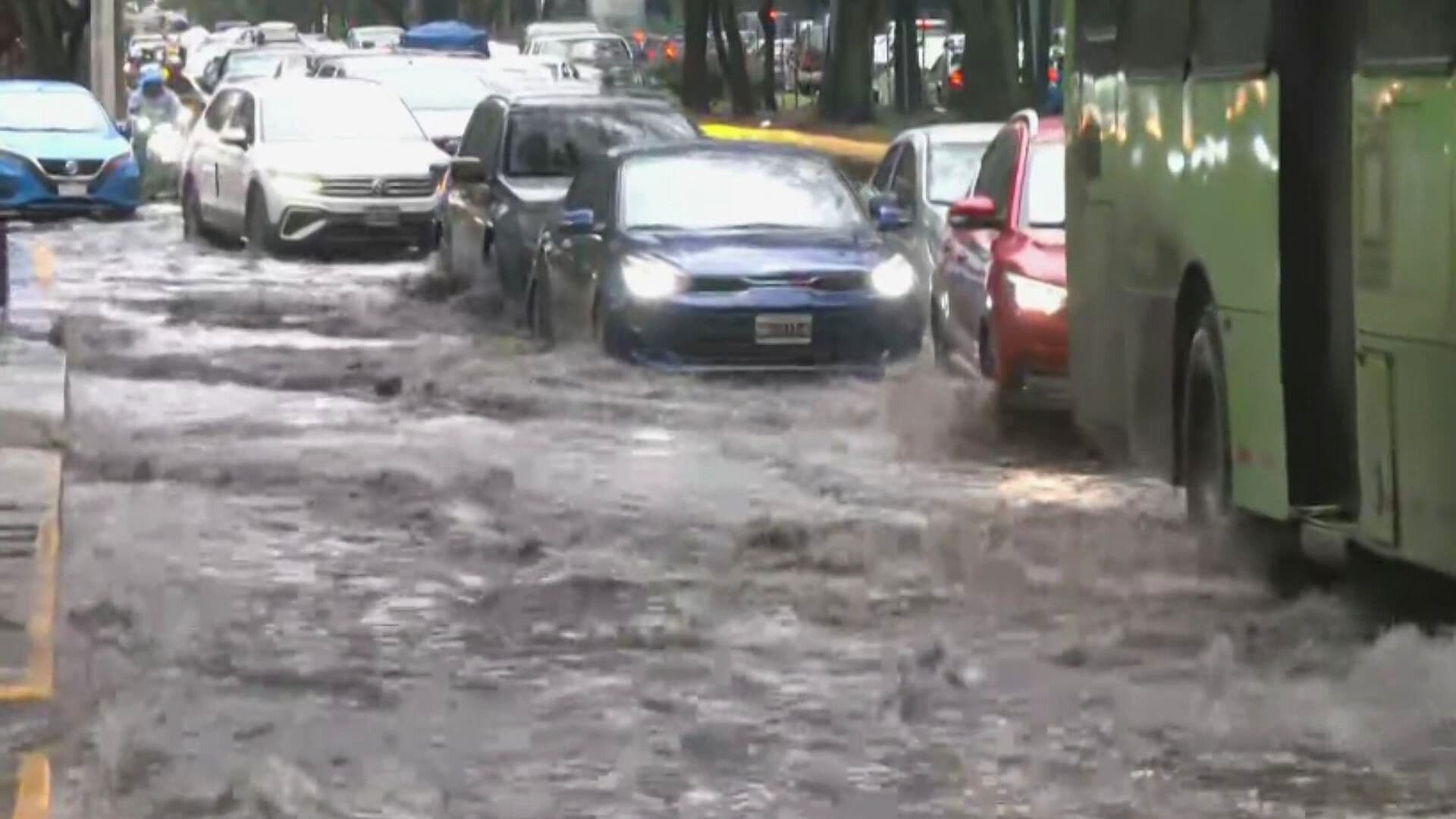 Lluvia Hoy CDMX: Tráfico Intenso en Circuito Interior en Ambas Direcciones por Inundaciones