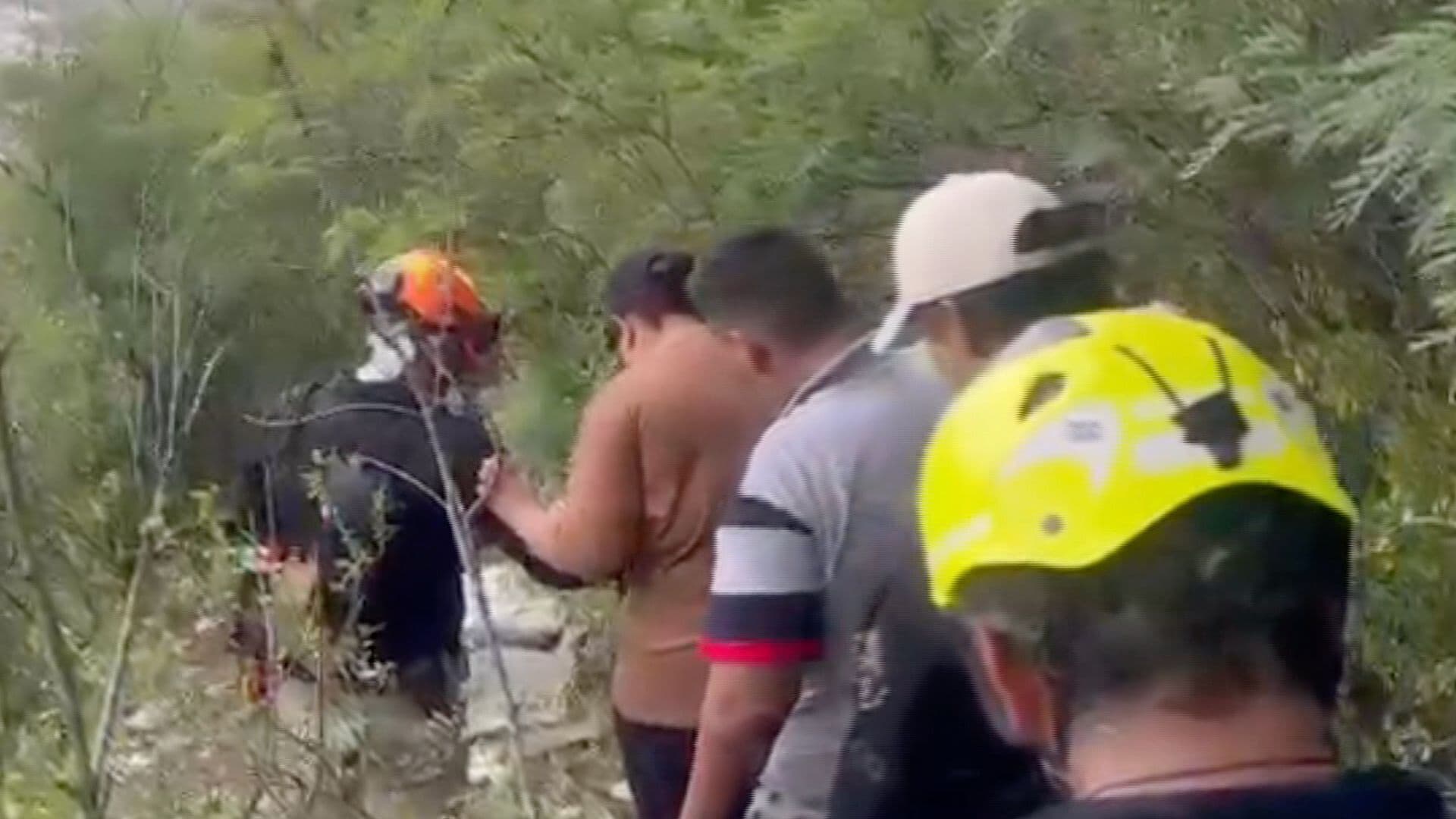 Rescatan a Excursionistas del Cerro del Topo Chico en Escobedo, Nuevo León