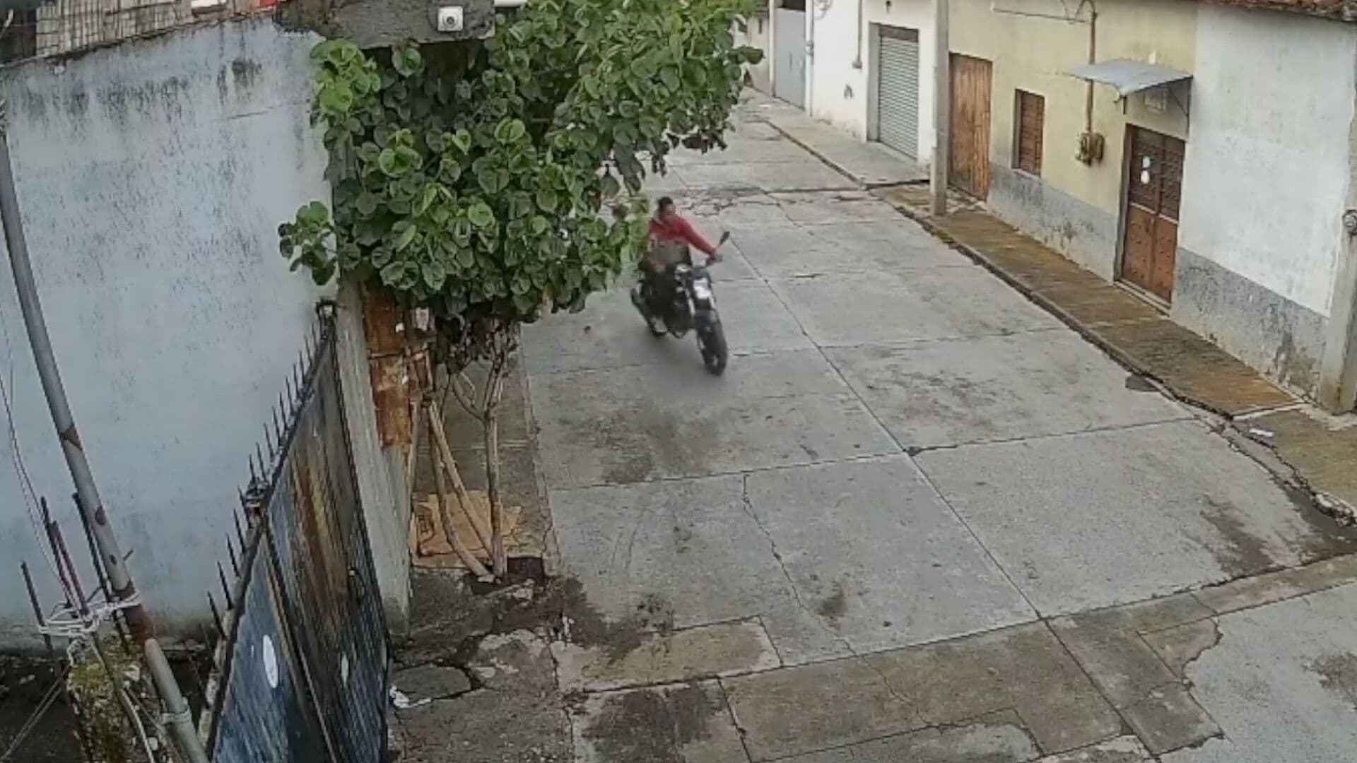 Video Asalto Mujer Ladrones Motocicleta Iglesia San Juan Bautista Izúcar de Matamoros Puebla
