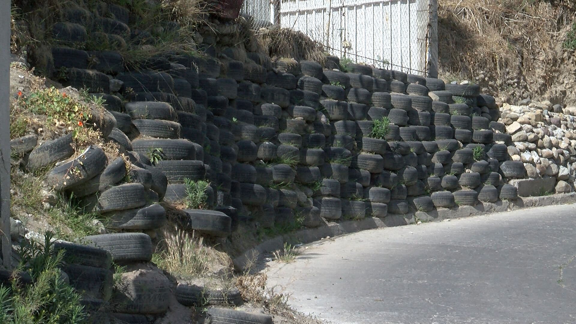 Uso de Llantas en Construcciones de Tijuana Genera Alerta por Riesgo de Colapso