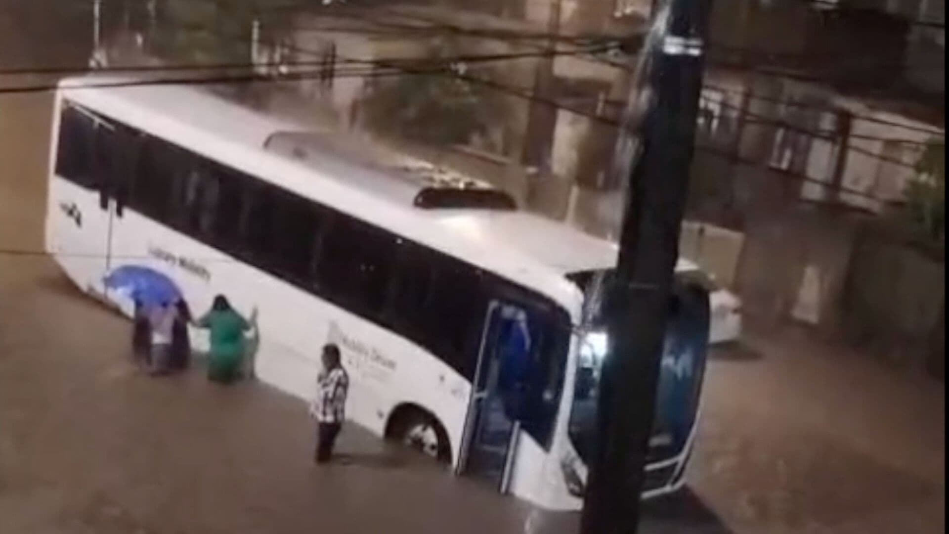 Lluvias Dejan Inundaciones en Colonias de Coatzacoalcos