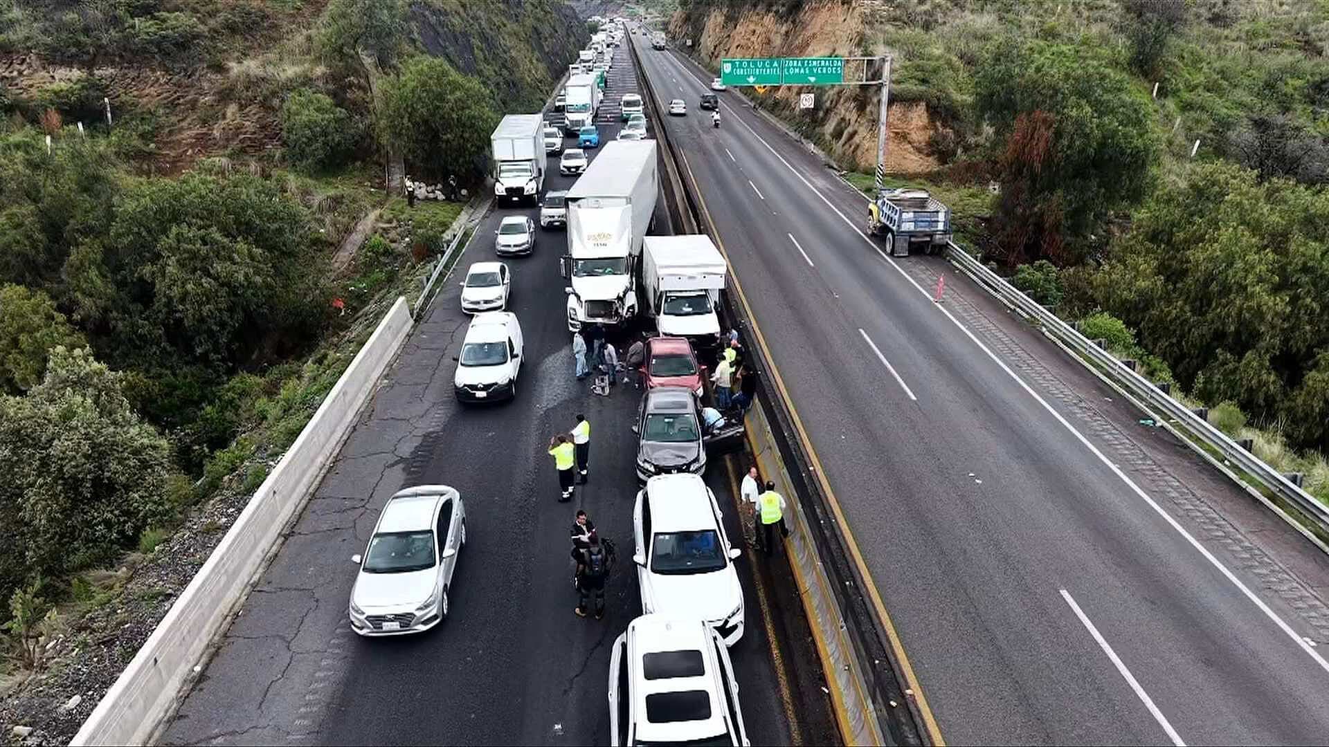 ¿Qué Pasó en la Autopista Chamapa-Lechería? Fuerte Carambola Paraliza Tránsito