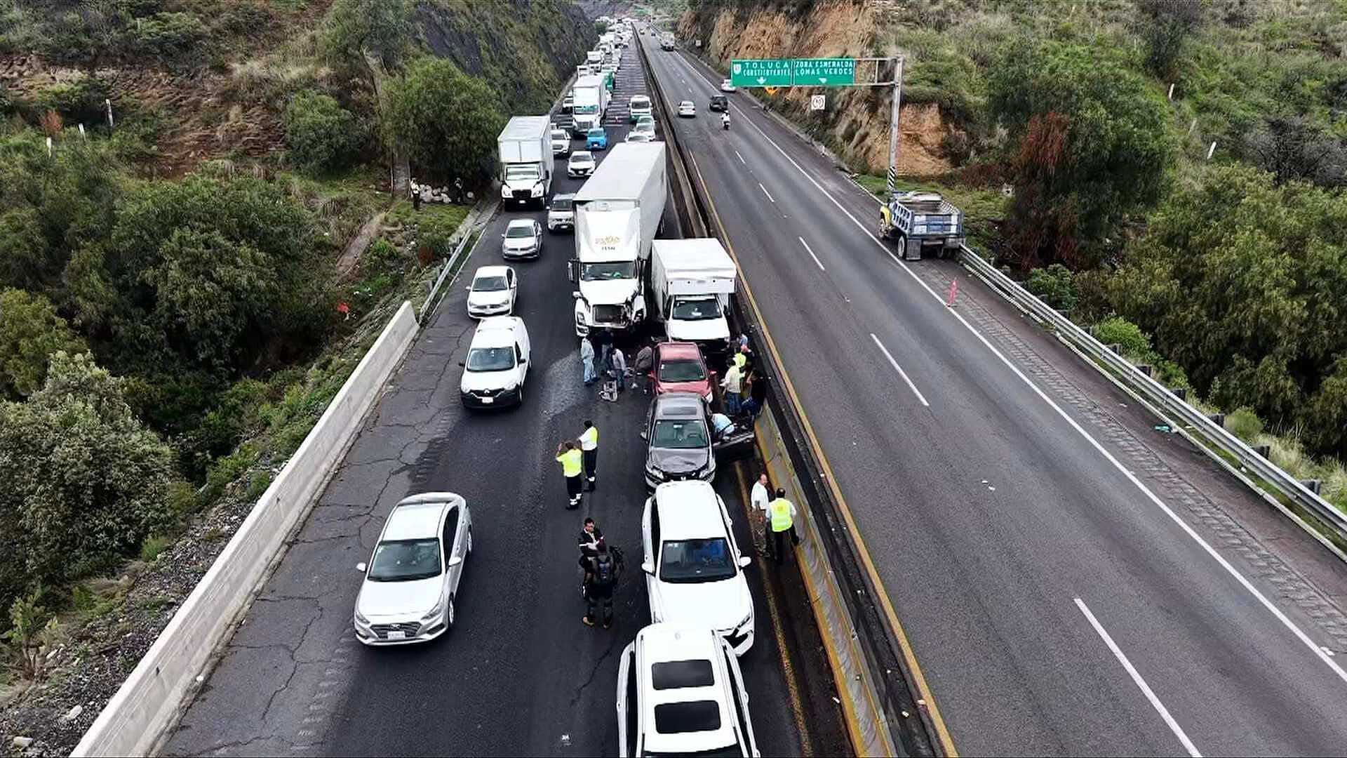 ¿Qué Pasó en la Autopista Chamapa-Lechería? Fuerte Carambola Paraliza Tránsito