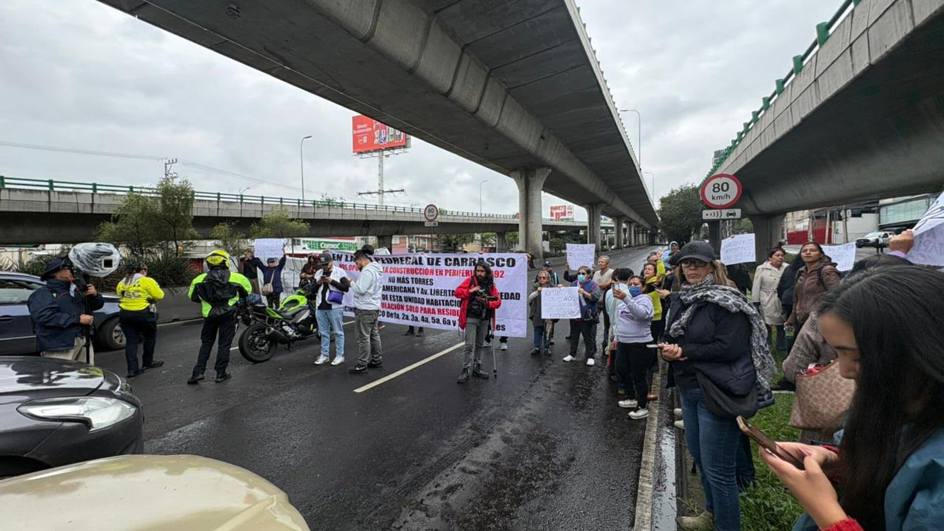 Así Bloquearon Periférico, CDMX, Luego de Oponerse a Construcción de Departamentos