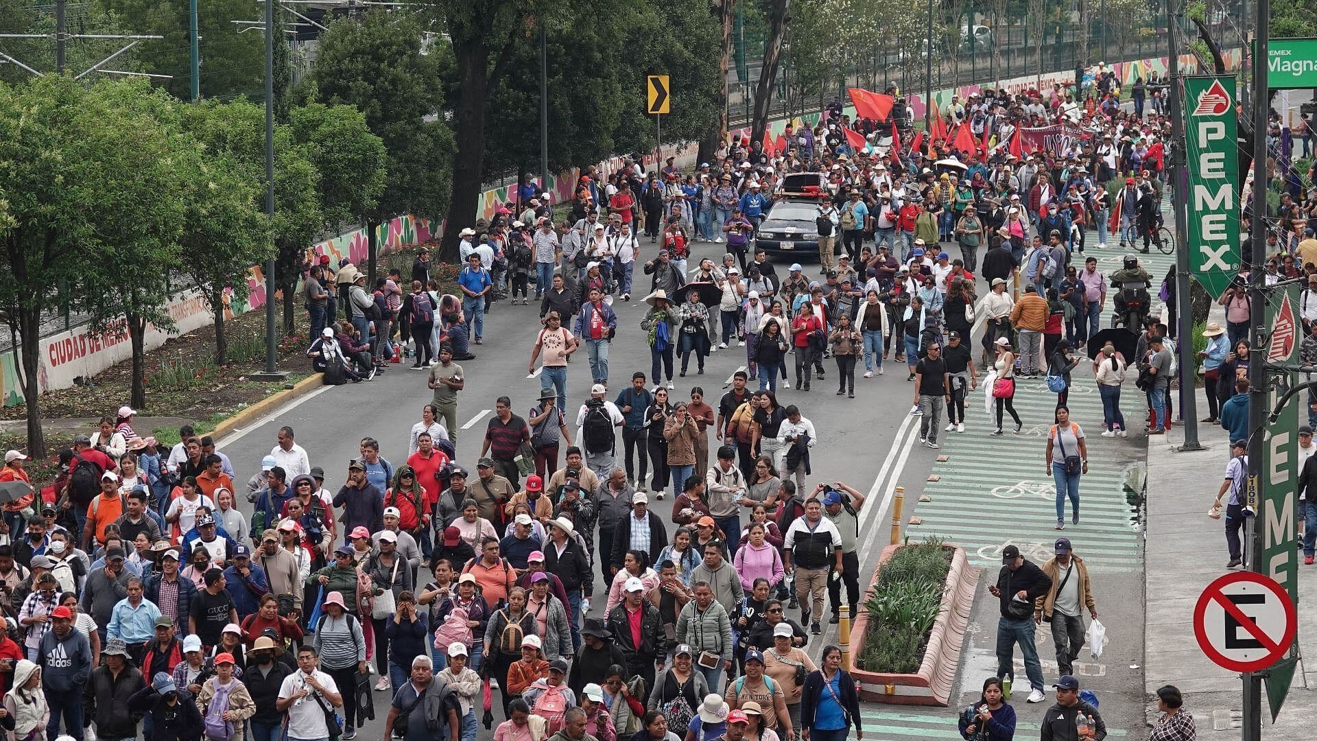 Con Muros y Camiones: Así Impidieron Avance de CNTE hacía Estadio CDMX