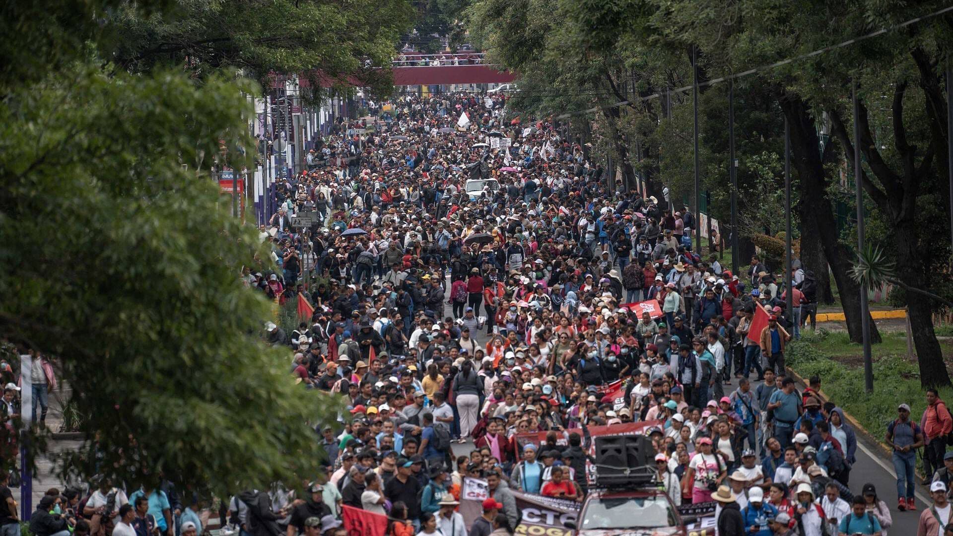 Policía Impide a Integrantes de la CNTE Llegar a Inmediaciones del Estadio Ciudad de México