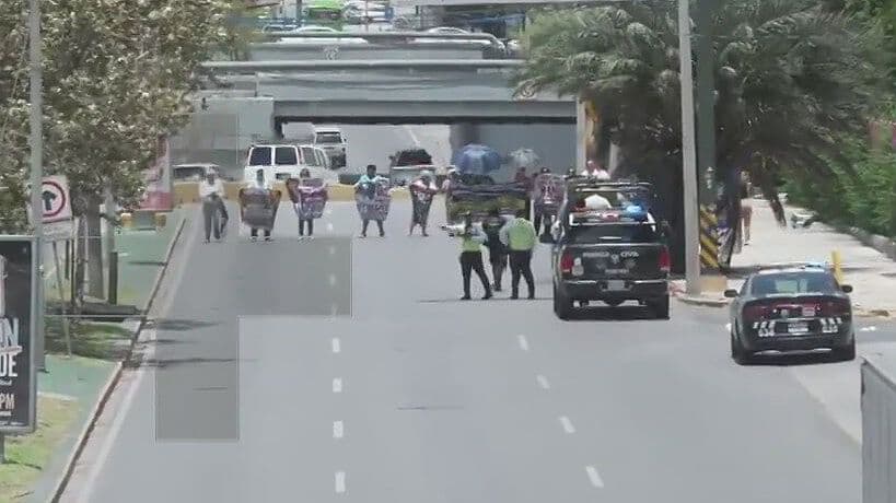 Ahora Bloquean y Colapsan Vialidad Afectados de Proyectos 9 en Av. Constitución en Monterrey