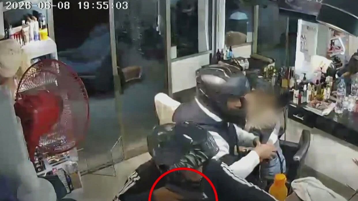 VIDEO: Captan Momento en que Sujetos Asaltan Salón de Belleza en Ecatepec