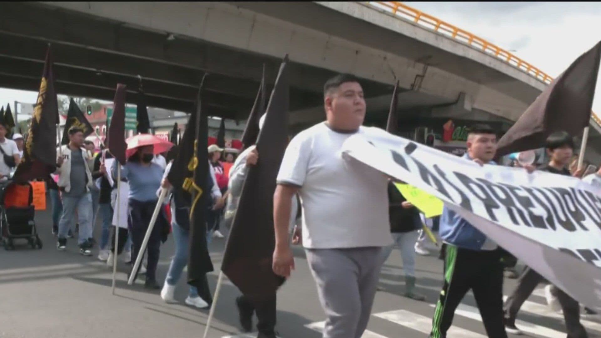 Inicia Marcha por 55 Aniversario del Halconazo y Contingentes Toman Calles de CDMX