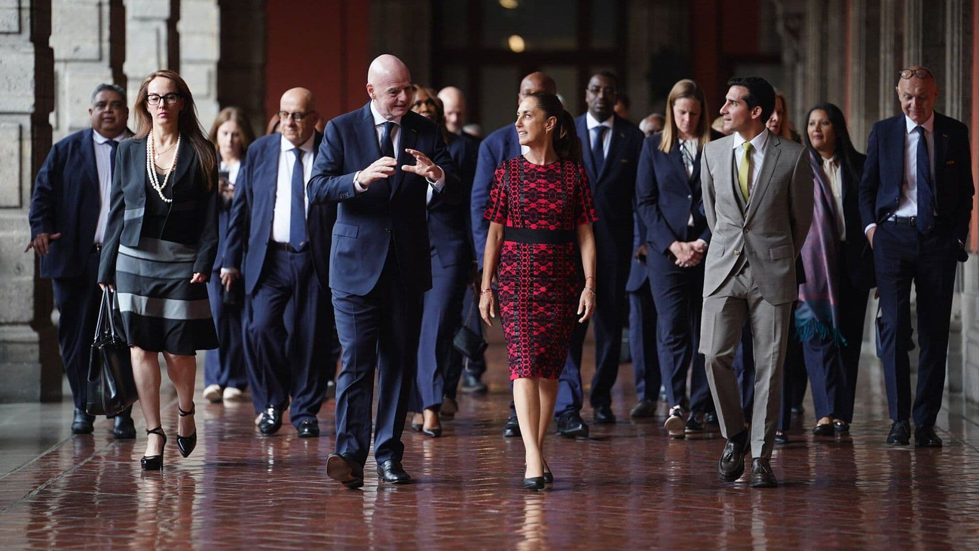 Claudia Sheinbaum Recibe a Gianni Infantino en Palacio Nacional Previo al Mundial 2026