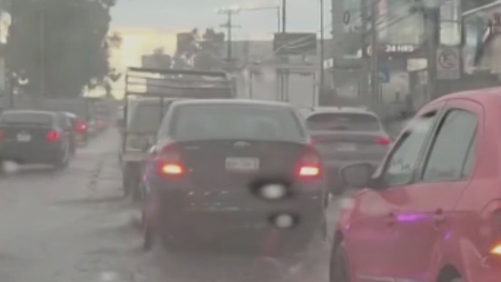 VIDEO: Fuerte Aguacero de Hoy Impide Ver en la López Portillo, Tultitlán