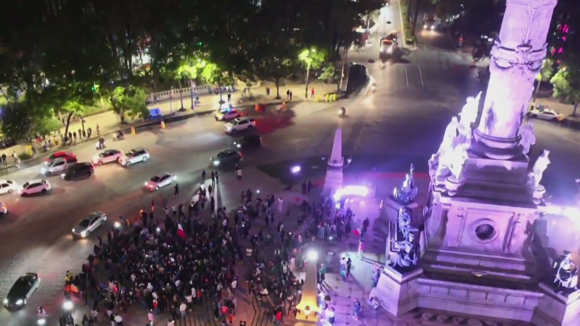 Aficionados se Hacen Sentir en CDMX; Así Luce el Ángel de la Independencia Desde el Aire